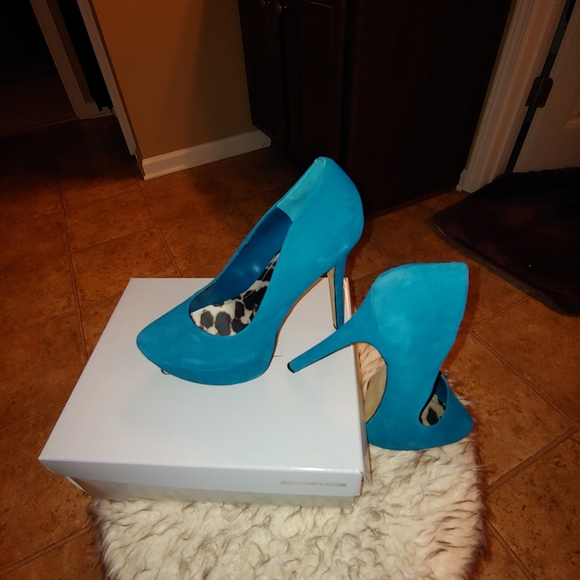 Shoes - Picture 2 of 3